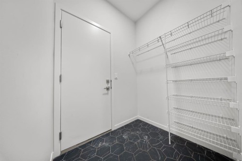 353 Herron Mews Ne, Calgary, AB - Indoor With Storage