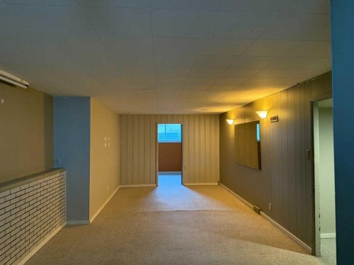 3203 9 Street Nw, Calgary, AB - Indoor Photo Showing Other Room