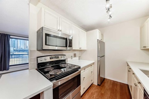 308-718 12 Avenue Sw, Calgary, AB - Indoor Photo Showing Kitchen