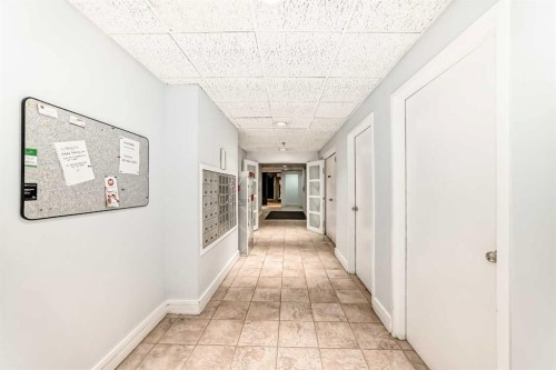308-718 12 Avenue Sw, Calgary, AB - Indoor Photo Showing Other Room