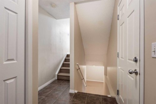 79 Copperfield Court Se, Calgary, AB - Indoor