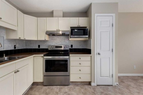 79 Copperfield Court Se, Calgary, AB - Indoor Photo Showing Kitchen