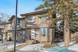 49 Range Gardens NW Calgary, AB T3G 2H1