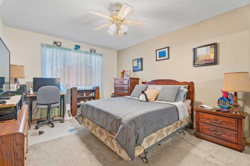 13 Park Ln Place, Strathmore, AB - Indoor Photo Showing Bedroom