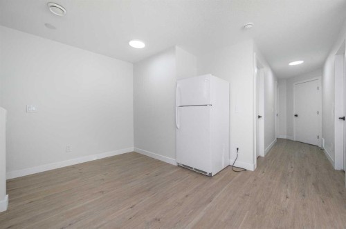 4249 Catalina Boulevard Ne, Calgary, AB - Indoor Photo Showing Other Room