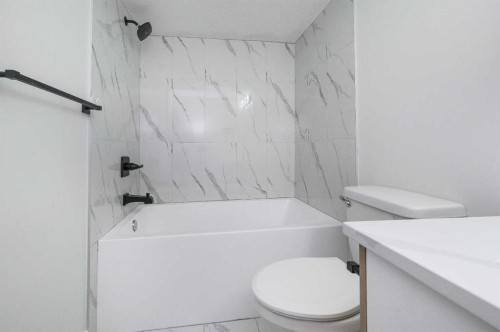 4249 Catalina Boulevard Ne, Calgary, AB - Indoor Photo Showing Other Room