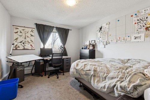 412-11 Dover Point Se, Calgary, AB - Indoor Photo Showing Bedroom