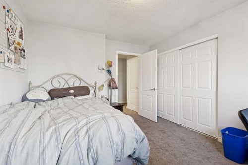 412-11 Dover Point Se, Calgary, AB - Indoor Photo Showing Bedroom