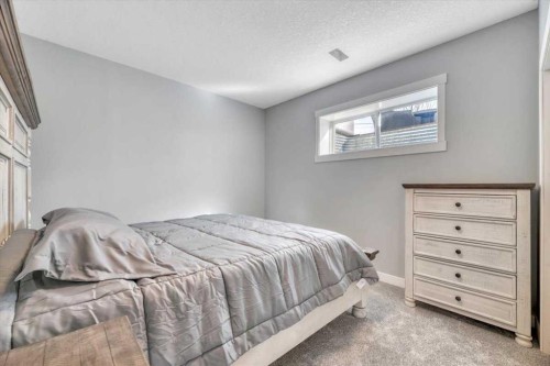 260 Ranch Close, Strathmore, AB - Indoor Photo Showing Bedroom