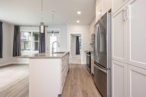 3103-80 Greenbriar Place Nw, Calgary, AB - Indoor Photo Showing Kitchen With Upgraded Kitchen