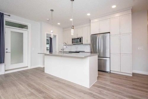3103-80 Greenbriar Place Nw, Calgary, AB - Indoor Photo Showing Kitchen With Stainless Steel Kitchen With Upgraded Kitchen