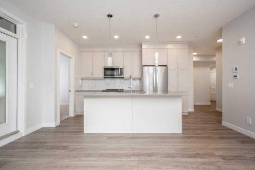 3103-80 Greenbriar Place Nw, Calgary, AB - Indoor Photo Showing Kitchen With Upgraded Kitchen