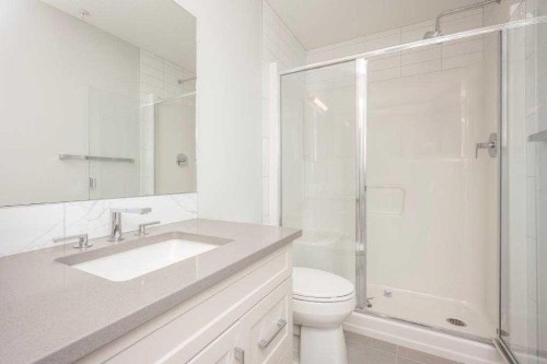 3103-80 Greenbriar Place Nw, Calgary, AB - Indoor Photo Showing Bathroom