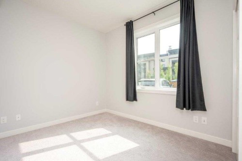 3103-80 Greenbriar Place Nw, Calgary, AB - Indoor Photo Showing Other Room