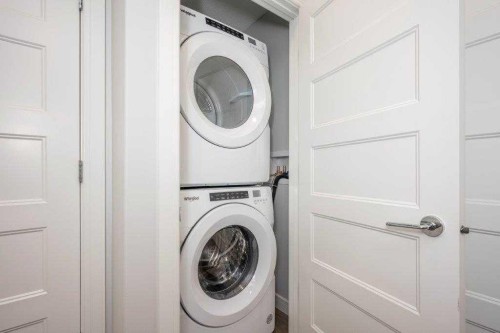 3103-80 Greenbriar Place Nw, Calgary, AB - Indoor Photo Showing Laundry Room