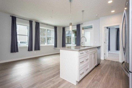 3103-80 Greenbriar Place Nw, Calgary, AB - Indoor Photo Showing Kitchen With Upgraded Kitchen
