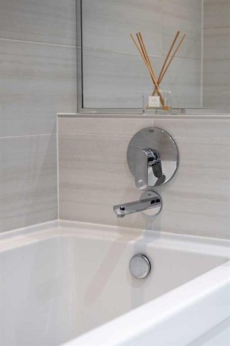 574 Riverfront Lane Se, Calgary, AB - Indoor Photo Showing Bathroom