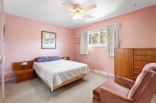 59 Hogarth Crescent Sw, Calgary, AB - Indoor Photo Showing Bedroom