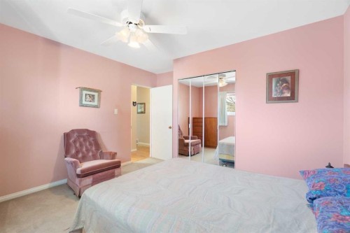59 Hogarth Crescent Sw, Calgary, AB - Indoor Photo Showing Bedroom