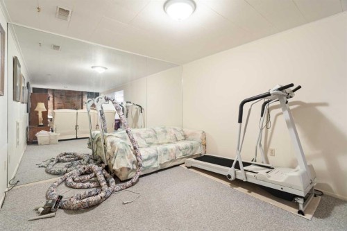 59 Hogarth Crescent Sw, Calgary, AB - Indoor Photo Showing Gym Room