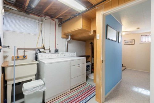 59 Hogarth Crescent Sw, Calgary, AB - Indoor Photo Showing Laundry Room