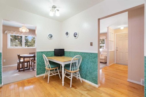 59 Hogarth Crescent Sw, Calgary, AB - Indoor