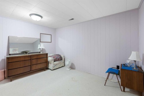 59 Hogarth Crescent Sw, Calgary, AB - Indoor Photo Showing Bedroom