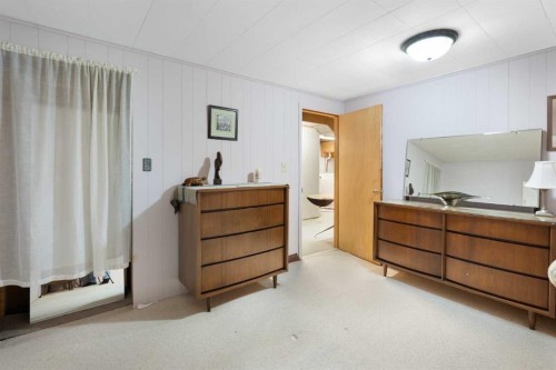 59 Hogarth Crescent Sw, Calgary, AB - Indoor Photo Showing Bedroom