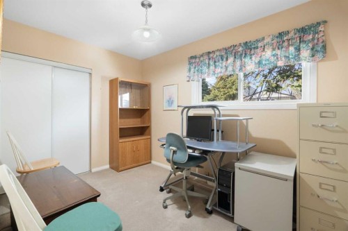 59 Hogarth Crescent Sw, Calgary, AB - Indoor Photo Showing Office