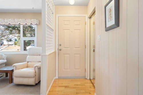 59 Hogarth Crescent Sw, Calgary, AB - Indoor Photo Showing Other Room