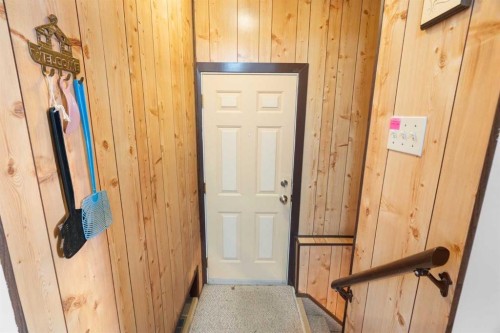 59 Hogarth Crescent Sw, Calgary, AB - Indoor Photo Showing Other Room