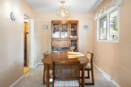 59 Hogarth Crescent Sw, Calgary, AB - Indoor Photo Showing Dining Room