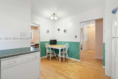 59 Hogarth Crescent Sw, Calgary, AB - Indoor