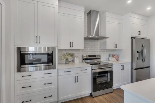 11 Fireside Common, Cochrane, AB - Indoor Photo Showing Kitchen With Stainless Steel Kitchen With Upgraded Kitchen