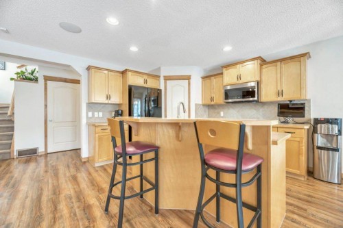 187 Brightondale Crescent Se, Calgary, AB - Indoor Photo Showing Kitchen