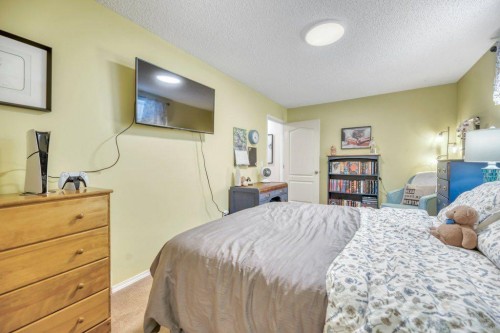 187 Brightondale Crescent Se, Calgary, AB - Indoor Photo Showing Bedroom