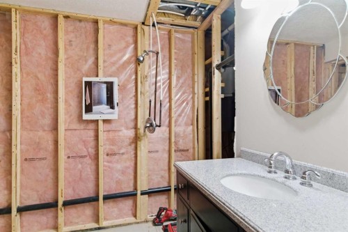 1151 Westmount Drive, Strathmore, AB - Indoor Photo Showing Bathroom