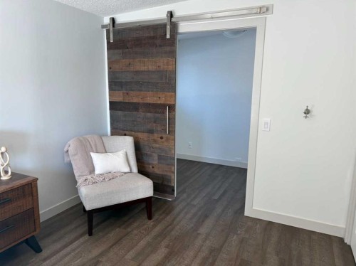 10212 7 Street Sw, Calgary, AB - Indoor