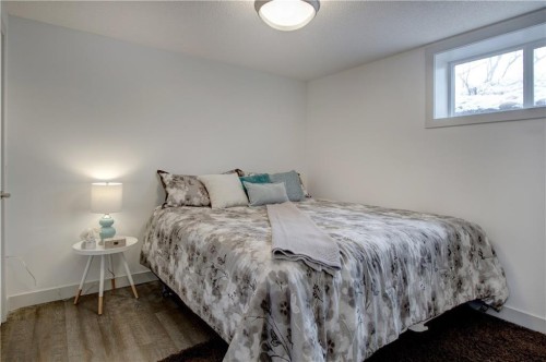10212 7 Street Sw, Calgary, AB - Indoor Photo Showing Bedroom