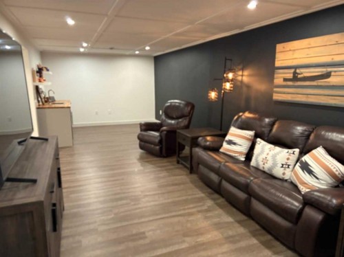 10212 7 Street Sw, Calgary, AB - Indoor