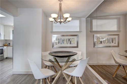 10212 7 Street Sw, Calgary, AB - Indoor Photo Showing Dining Room