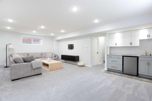 54 Springborough Point Sw, Calgary, AB - Indoor Photo Showing Other Room