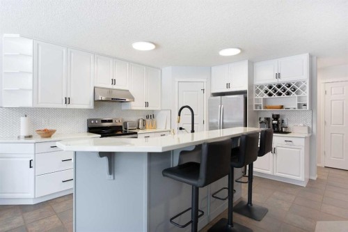 54 Springborough Point Sw, Calgary, AB - Indoor Photo Showing Kitchen With Upgraded Kitchen