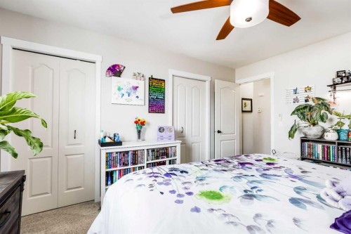 48 Hawthorn Way Ne, Olds, AB - Indoor Photo Showing Bedroom