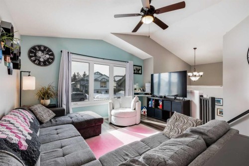 48 Hawthorn Way Ne, Olds, AB - Indoor Photo Showing Living Room