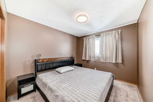 136 Citadel Crest Circle Nw, Calgary, AB - Indoor Photo Showing Bedroom