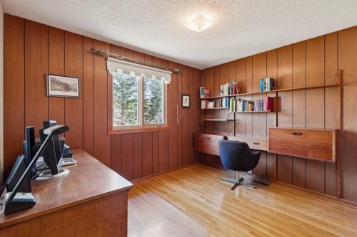 7223 Bow Crescent Nw, Calgary, AB - Indoor Photo Showing Other Room