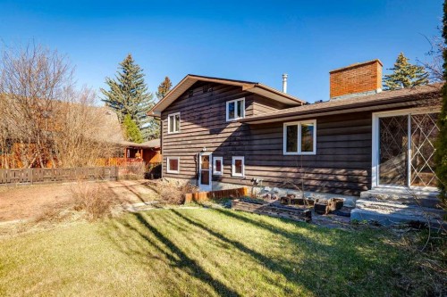 7223 Bow Crescent Nw, Calgary, AB - Outdoor