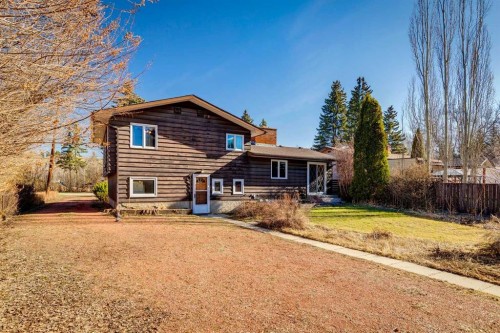 7223 Bow Crescent Nw, Calgary, AB - Outdoor