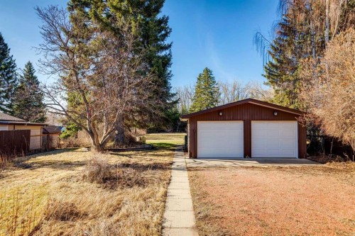 7223 Bow Crescent Nw, Calgary, AB - Outdoor